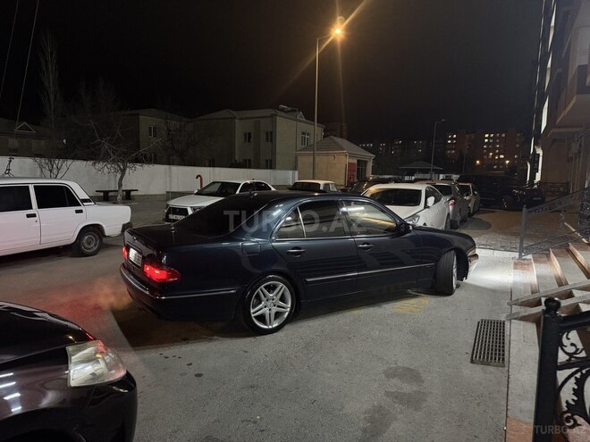 Mercedes E 240-19
