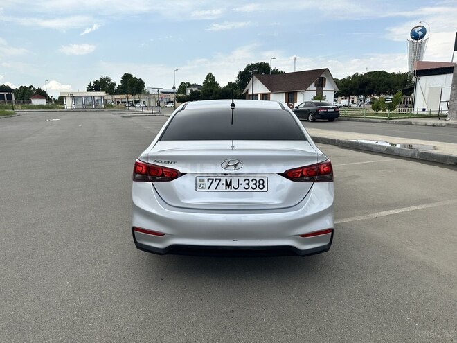 Hyundai Accent-2