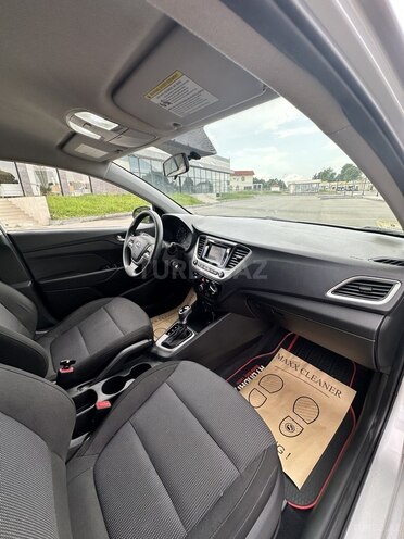 Hyundai Accent-4