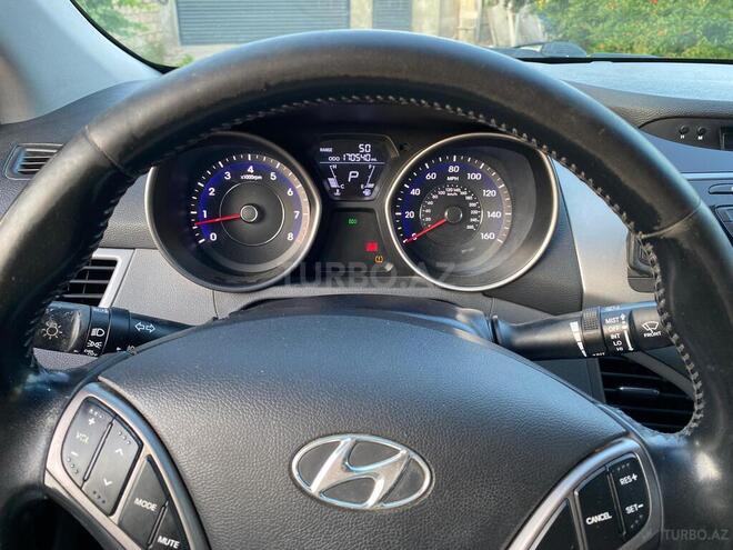 Hyundai Elantra-3