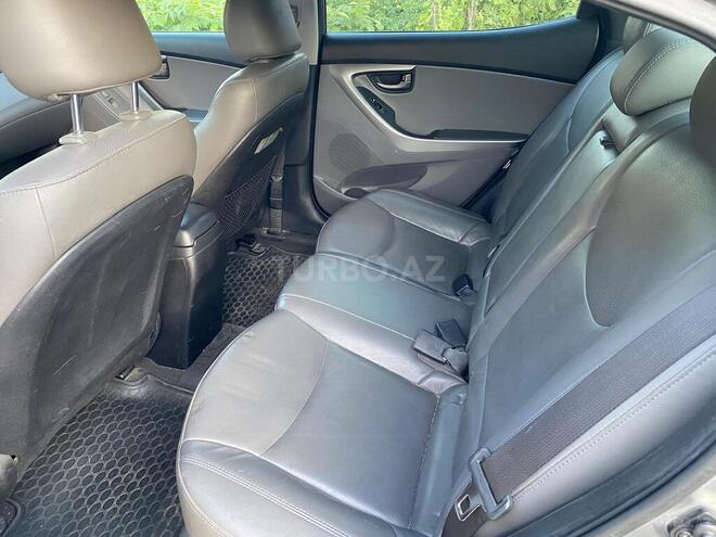 Hyundai Elantra-2