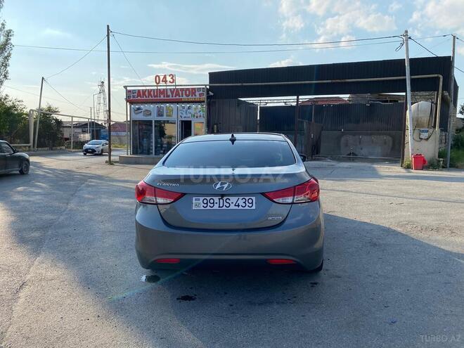 Hyundai Elantra-8