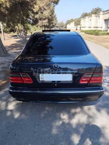 Mercedes E 200-10