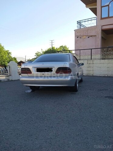 Mercedes E 270-2