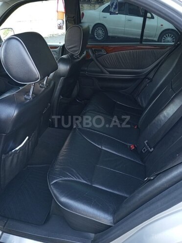 Mercedes E 270-6