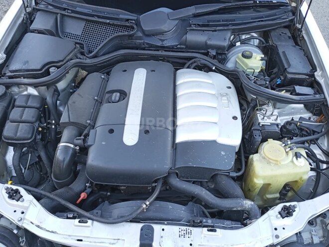 Mercedes E 270-5