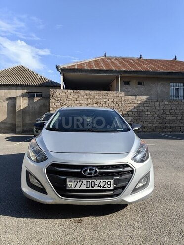 Hyundai Elantra GT-1