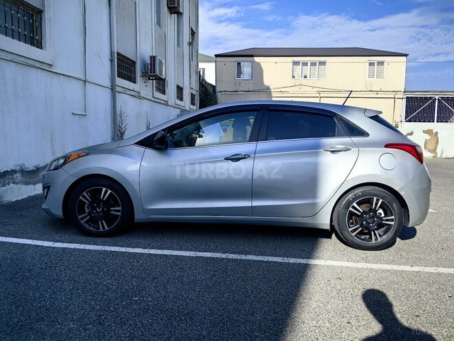 Hyundai Elantra GT-11