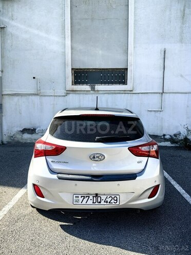 Hyundai Elantra GT-12