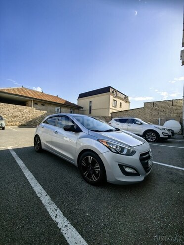 Hyundai Elantra GT-13