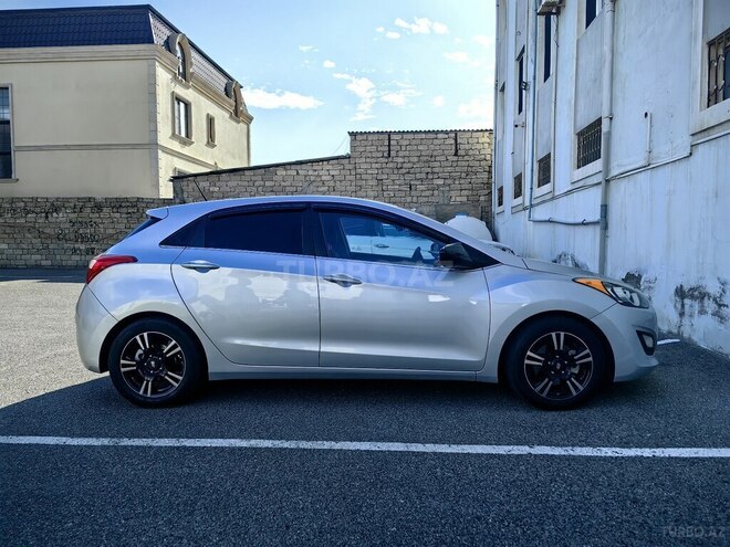 Hyundai Elantra GT-14