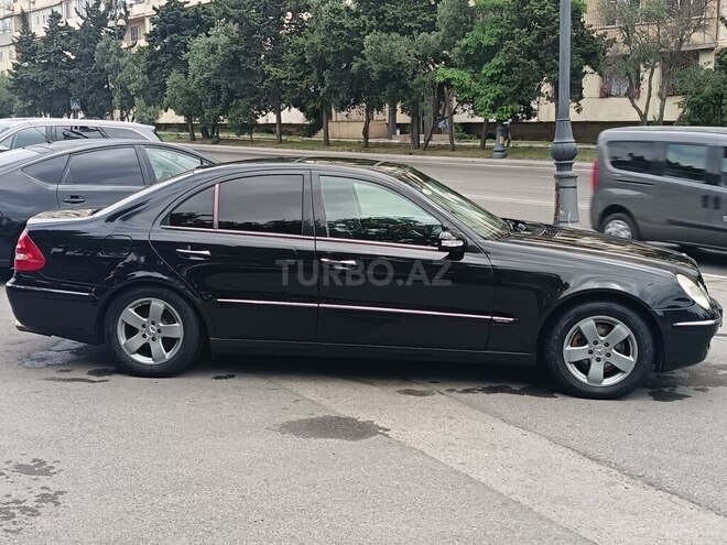 Mercedes E 320-11