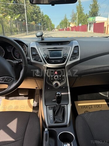 Hyundai Elantra-3
