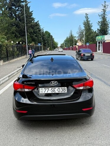 Hyundai Elantra-2