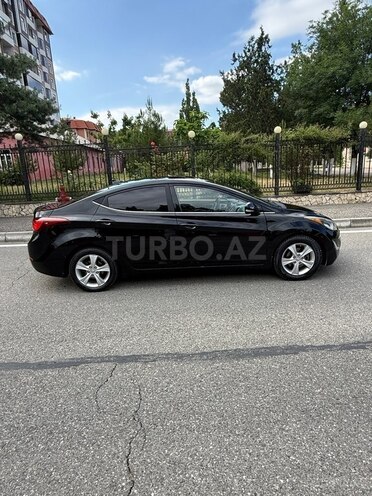 Hyundai Elantra-8