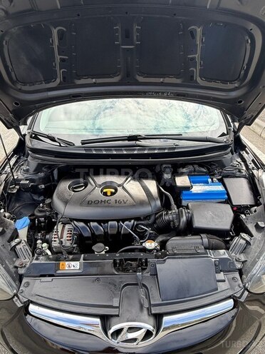 Hyundai Elantra-9