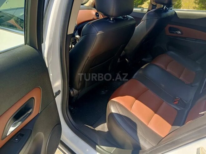 Chevrolet Cruze-12