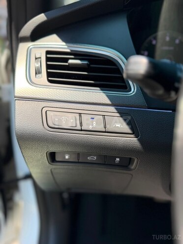 Hyundai Sonata-8