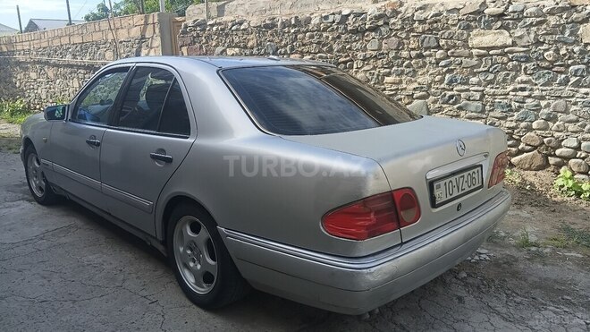 Mercedes E 290-3