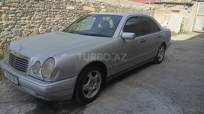 Mercedes E 290-4