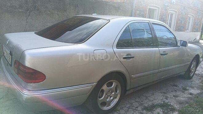 Mercedes E 290-5
