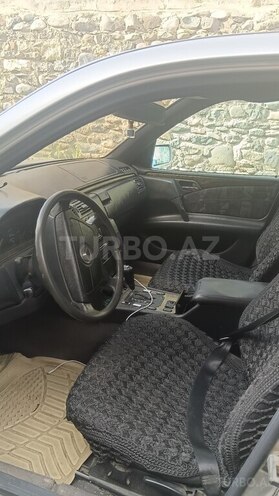 Mercedes E 290-6