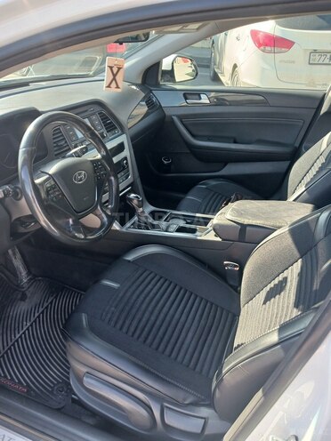 Hyundai Sonata-6