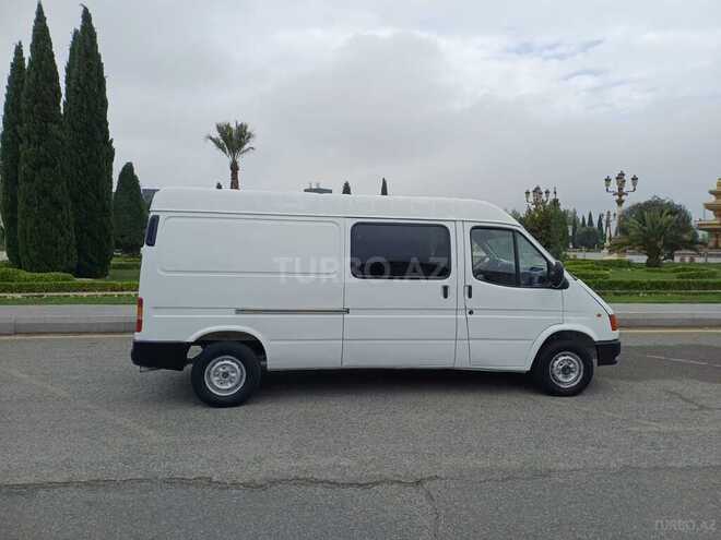 Ford Transit-5