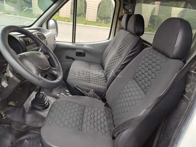 Ford Transit-8