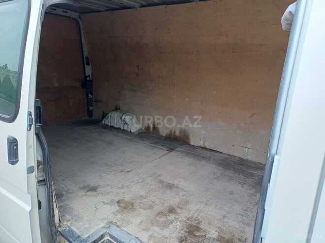 Ford Transit-6