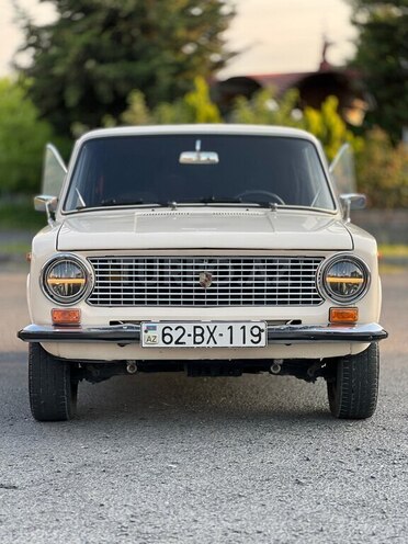 LADA (VAZ) 21011-1