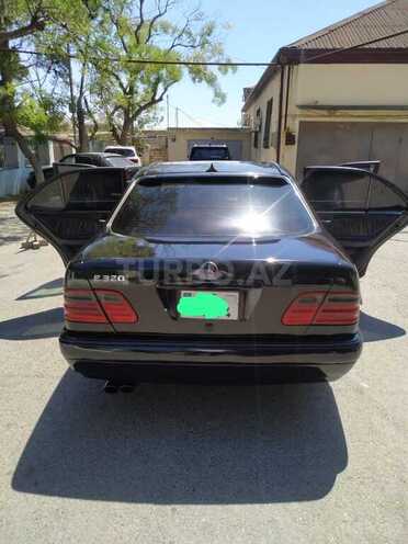 Mercedes E 200-2