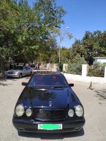 Mercedes E 200-10