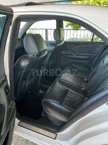 Mercedes E 320-7