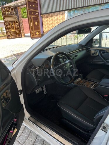 Mercedes E 320-8