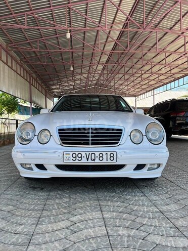 Mercedes E 320-1