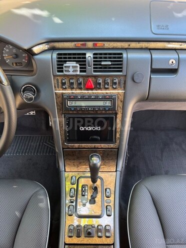 Mercedes E 320-12