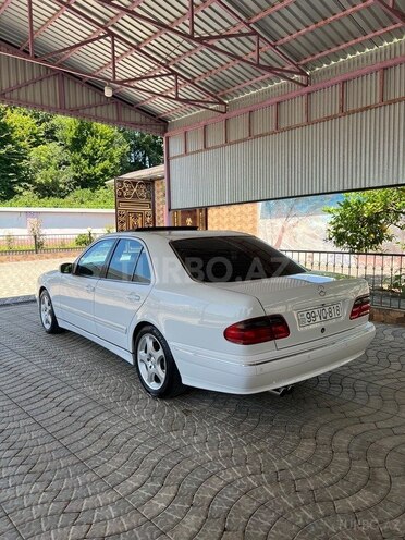Mercedes E 320-6