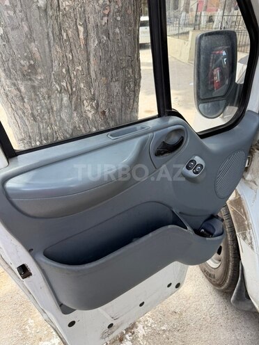 Ford Transit-6