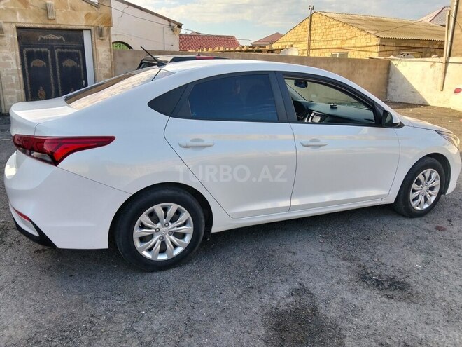 Hyundai Accent-4