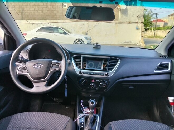 Hyundai Accent-7