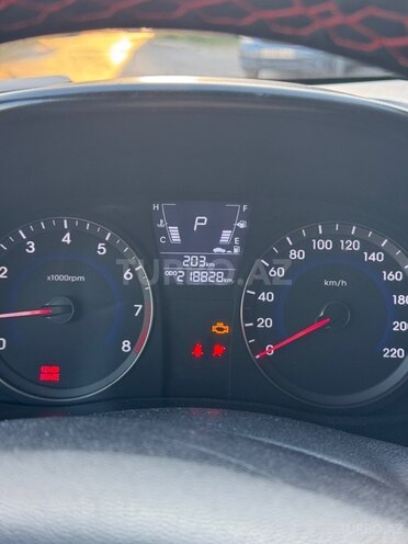 Hyundai Accent-10