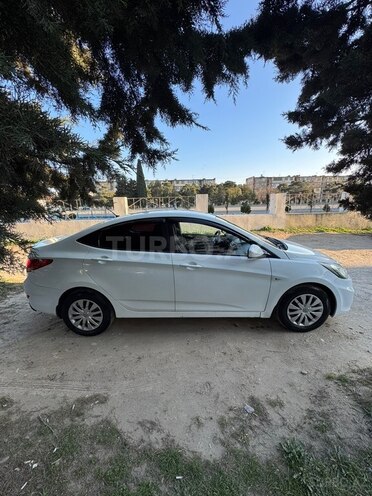 Hyundai Accent-6