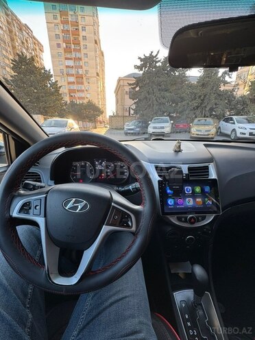Hyundai Accent-11