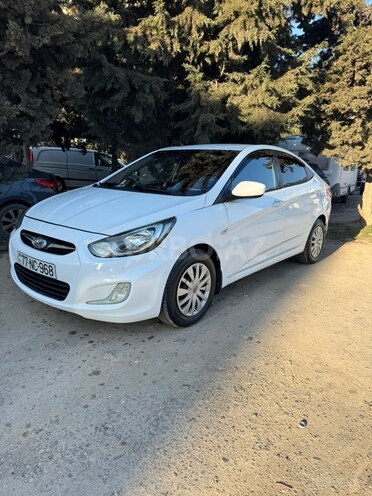 Hyundai Accent-7