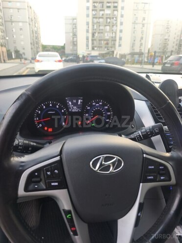 Hyundai Accent-4