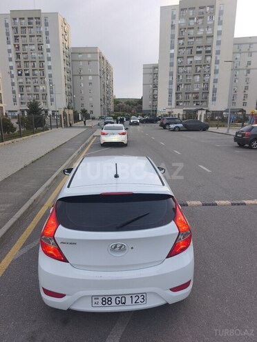 Hyundai Accent-12