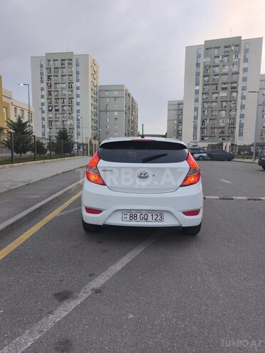 Hyundai Accent-11
