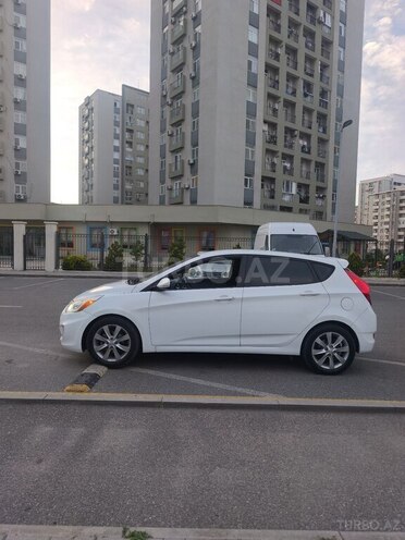 Hyundai Accent-13