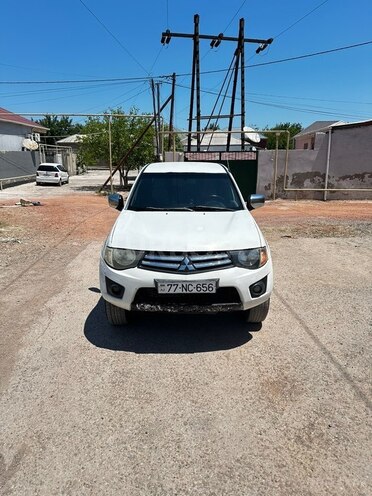 Mitsubishi L200-1